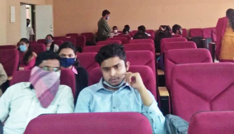 gondwana university gadchiroli student