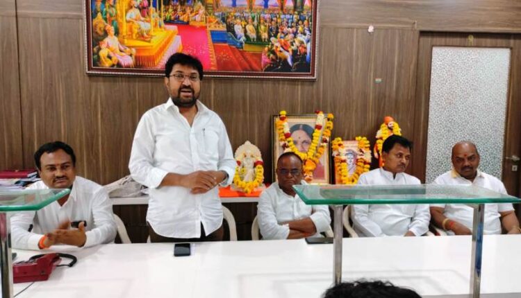 शिवसेना नेते तथा माजी मंत्री अर्जुन खोतकर