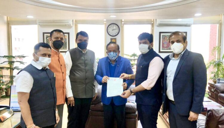 विरोधी पक्ष नेते देवेंद्र फडणवीस, महापौर मुरलीधर मोहोळ आरोग्यमंत्र्यांच्या भेटीला