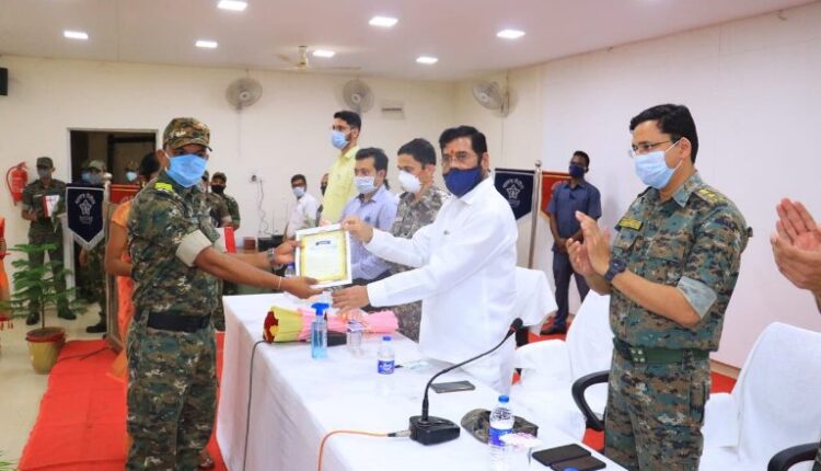 एकनाथ शिंदे यांच्या हस्ते सत्कार