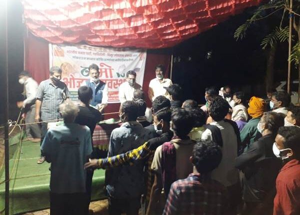 Namo Bhojan serving Ashok Nete