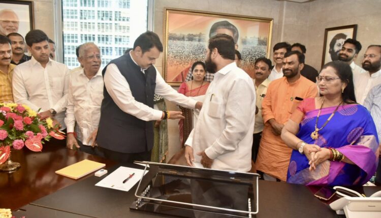 CM eknath start working as a cm post